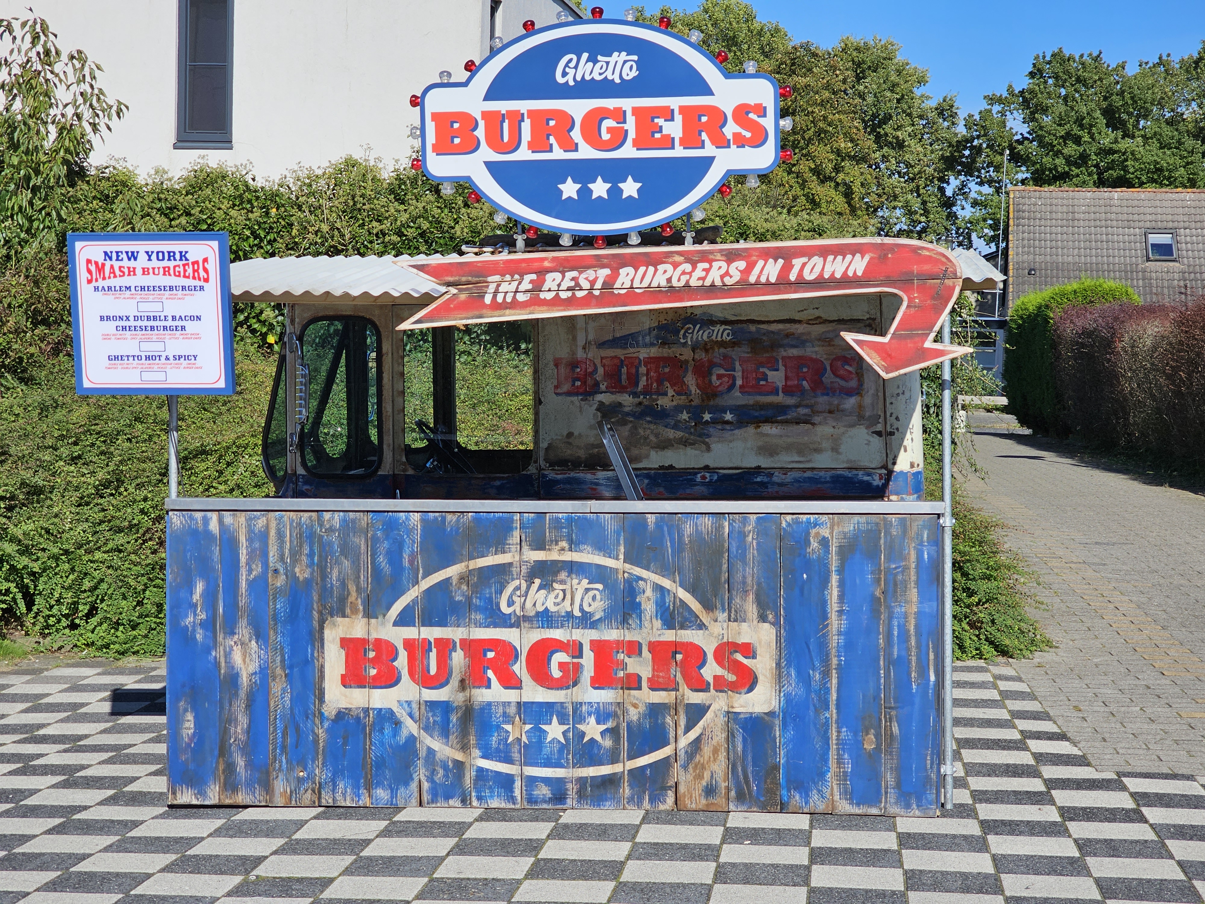 Ghetto Burgers stand op locatie.