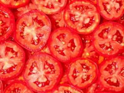 Tomatenschijven voor burger toppings.
